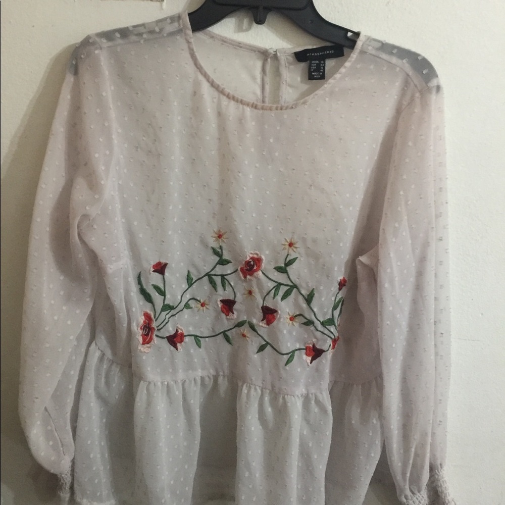 Very cute shirt with embroidery